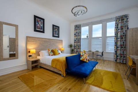 Executive Studio Suite, 1 King Bed, Non Smoking, River View | Egyptian cotton sheets, premium bedding, pillowtop beds, blackout drapes