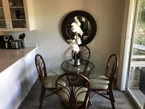 Eating area for best for 4, but just outside on deck is lg table for 6.