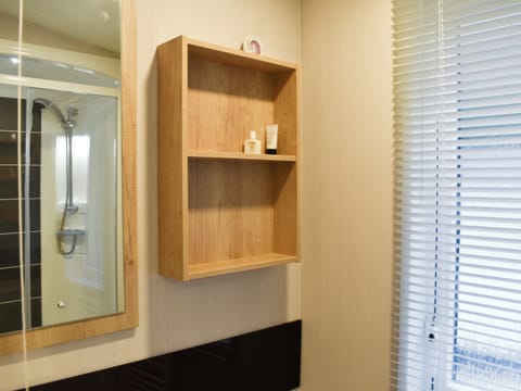 Shower room | The Hollies Lodge, Prenteg, Porthmadog