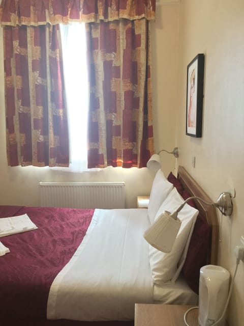 Double Room | Iron/ironing board, free WiFi