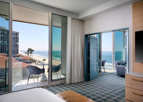 The Views Ocean View Suite 1 King | Premium bedding, in-room safe, iron/ironing board, free WiFi