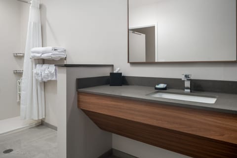 Room, 1 King Bed | Bathroom | Hydromassage showerhead, hair dryer, towels, soap