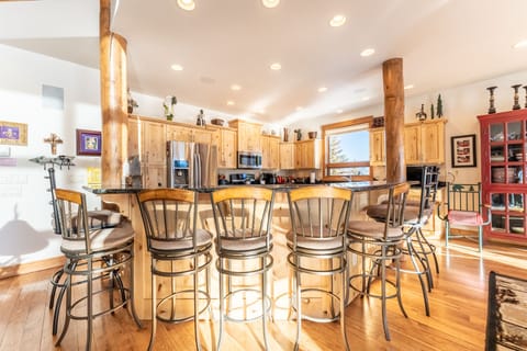 Breakfast bar with seating for 8.