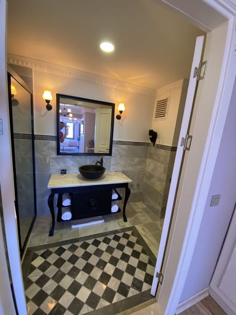 Deluxe Double or Twin Room | Egyptian cotton sheets, premium bedding, Tempur-Pedic beds, minibar