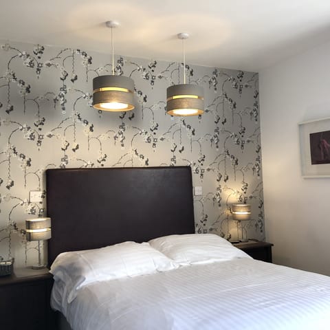 Double Room | In-room safe, desk, soundproofing, free WiFi