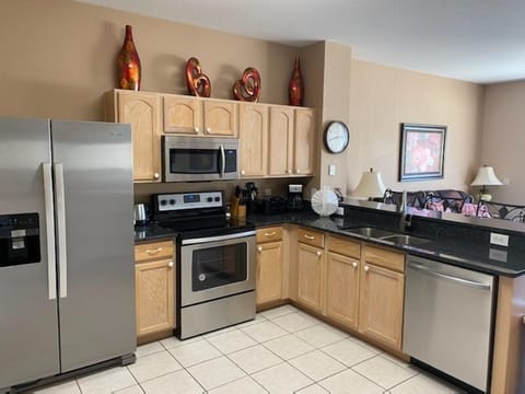 Townhome, 3 Bedrooms | Private kitchen