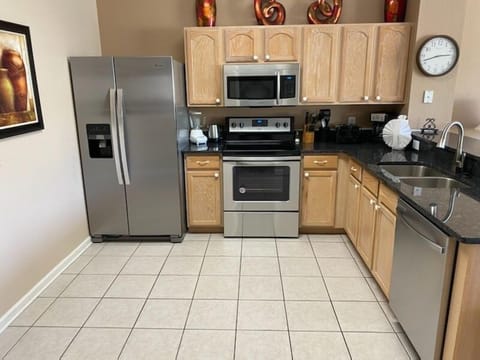 Townhome, 3 Bedrooms | Private kitchen