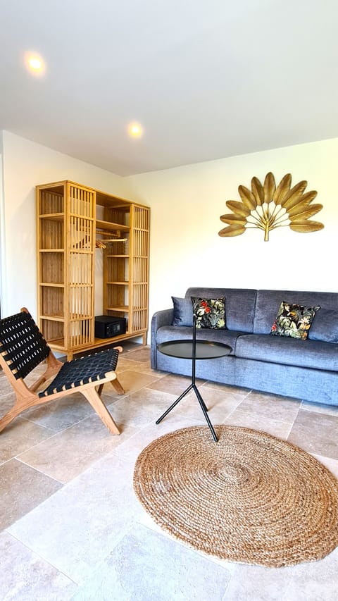 Studio Suite | Living area | 100-cm Smart TV with digital channels, TV