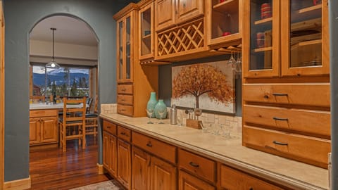 Pantry/bar hall off the kitchen