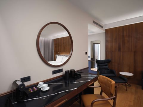 King Junior Suite | Premium bedding, minibar, in-room safe, desk