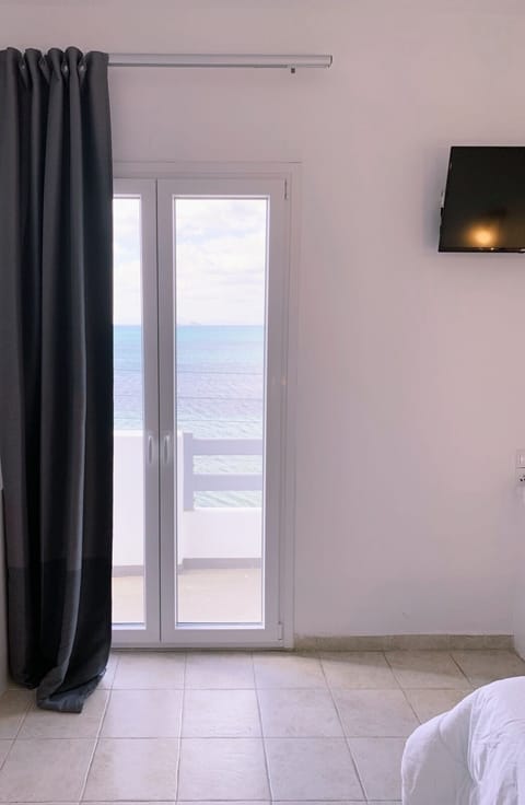 Deluxe Room, Sea View | Desk, blackout drapes, soundproofing, free WiFi