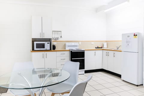 Standard Apartment, 1 Bedroom | Private kitchen | Full-size fridge, microwave, stovetop, coffee/tea maker