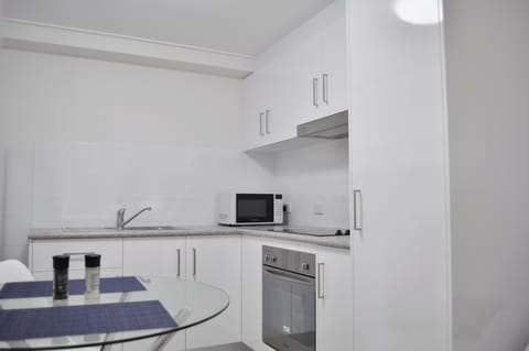 Deluxe Apartment | Private kitchen | Fridge, microwave, coffee/tea maker, electric kettle