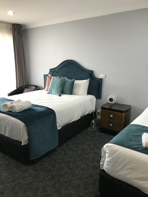 Family Room (Standard) | Premium bedding, pillowtop beds, desk, laptop workspace