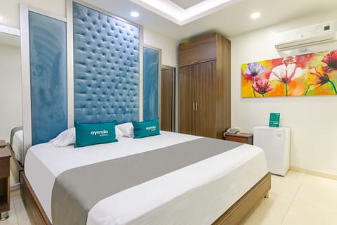 Superior Double Room | Hypo-allergenic bedding, minibar, iron/ironing board, bed sheets