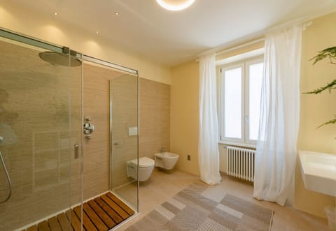 Honeymoon Room, 1 Bedroom (Les Suites Di Sara 5) | Bathroom | Shower, hair dryer, bidet, towels