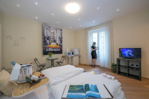 Honeymoon Room, 1 Bedroom (Les Suites Di Sara 3) | 1 bedroom, free WiFi, bed sheets