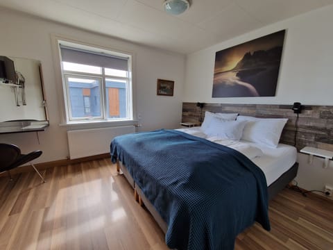 Standard Double or Twin Room, 2 Twin Beds | Desk, blackout drapes, free WiFi, bed sheets