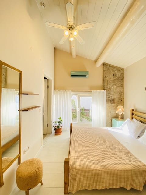 Standard Double Room | Free WiFi, bed sheets