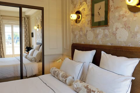 Deluxe Room | Premium bedding, pillowtop beds, individually decorated, desk