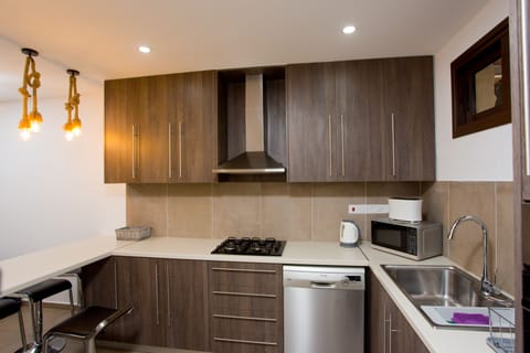 Comfort House | Private kitchen | Fridge, microwave, stovetop, toaster