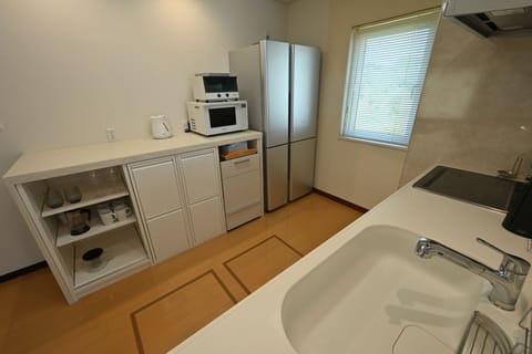 House | Private kitchen | Full-size fridge, microwave, stovetop, dishwasher