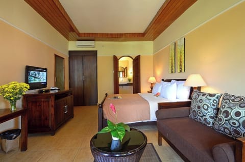 Deluxe Room, Beachfront | Minibar, in-room safe, blackout drapes, free WiFi