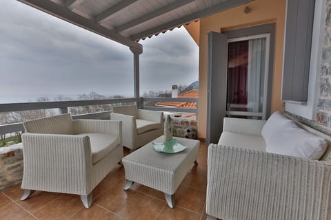 House, 4 Bedrooms, Smoking, Balcony | Terrace/patio