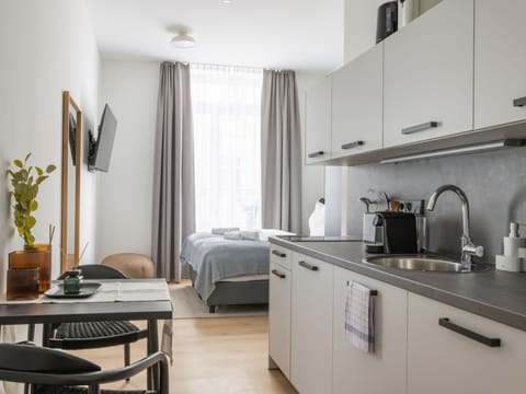 Suite M | Private kitchen | Fridge, coffee/tea maker, toaster