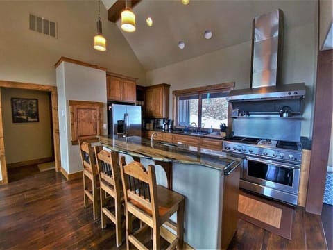 Fully Stocked Kitchen