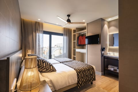 Luxury Penthouse, 2 Bedrooms, Terrace, City View | Down comforters, memory foam beds, laptop workspace, soundproofing