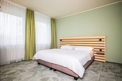 Double or Twin Room | Desk, free WiFi, bed sheets