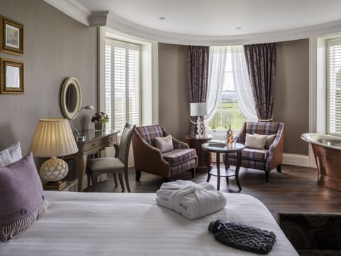 Opulent Suite | Hypo-allergenic bedding, in-room safe, desk, iron/ironing board