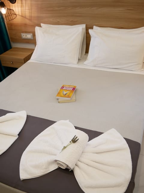 Premium bedding, in-room safe, individually decorated