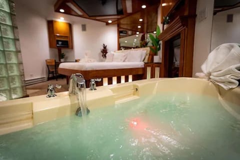 Classic Room | Private spa tub