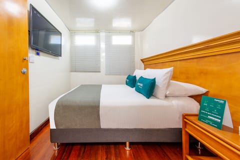 Double Room | Hypo-allergenic bedding, iron/ironing board, free WiFi, bed sheets