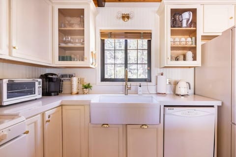 Large farmhouse sink, SMEG electric kettle, and lovely views of the forest.