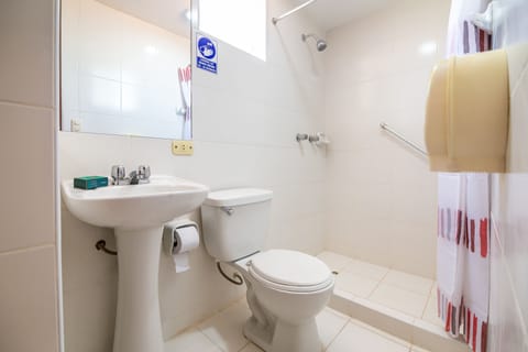 Standard Single Room | Bathroom | Shower, designer toiletries, towels, soap