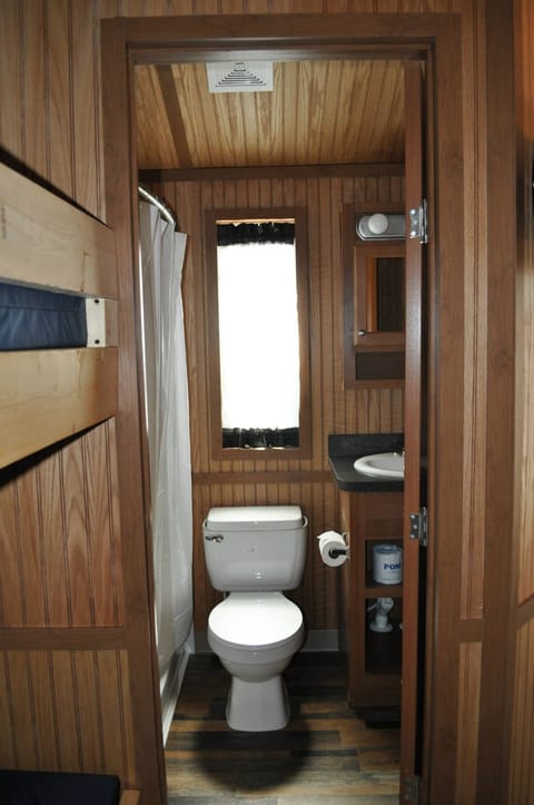 Cabin | Bathroom