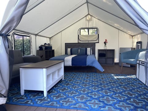 Luxury Tent, 1 Queen Bed | Free WiFi, bed sheets