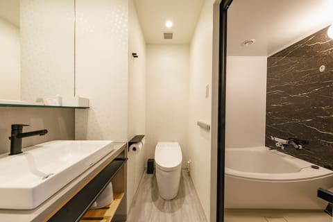 Standard Room No Smoking | Bathroom | Separate tub and shower, slippers, towels