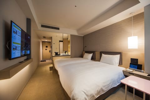 Standard Twin Room No Smoking | In-room safe, blackout drapes, iron/ironing board, free WiFi