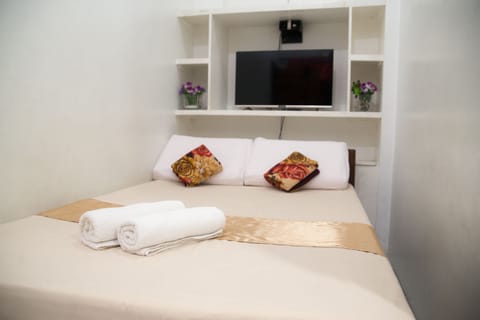 Basic Room | Pillowtop beds, free WiFi, bed sheets
