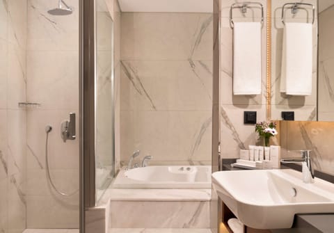 Suite, Jetted Tub, Sea View | Bathroom | Rainfall showerhead, free toiletries, hair dryer, slippers