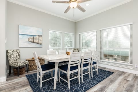 Comfortably sit up to 8 at the table