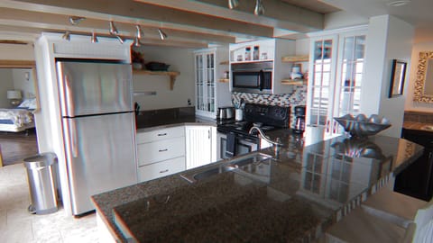 House, Private Bathroom, Ocean View (Nautilus) | Shared kitchen | Coffee/tea maker