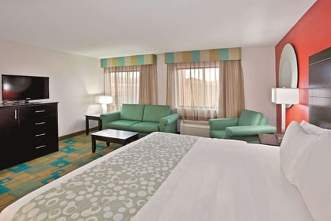 Deluxe Suite, 1 King Bed, Non Smoking | Premium bedding, desk, blackout drapes, iron/ironing board