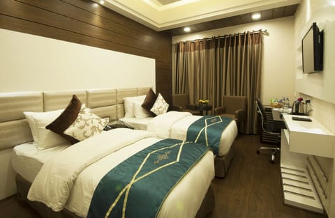 Executive Room | Premium bedding, minibar, in-room safe, desk