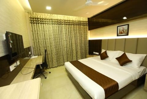 Executive Double Room | Egyptian cotton sheets, premium bedding, iron/ironing board, free WiFi