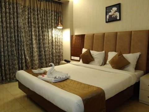 Executive Double Room | Egyptian cotton sheets, premium bedding, iron/ironing board, free WiFi
